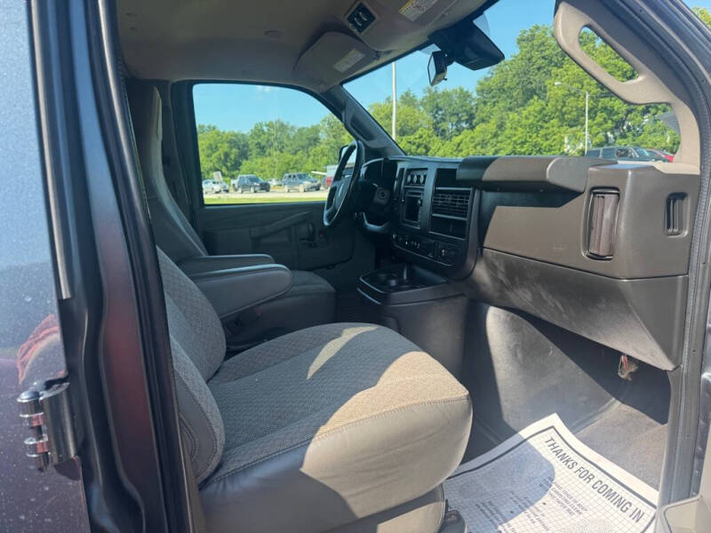 2020 GMC Savana LT 2500