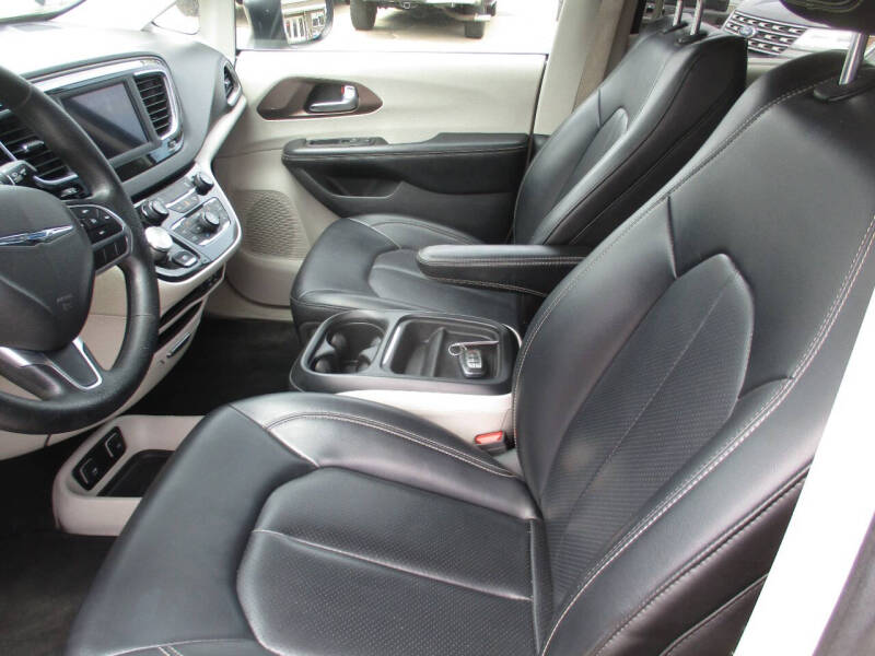 2020 Chrysler Voyager LXi