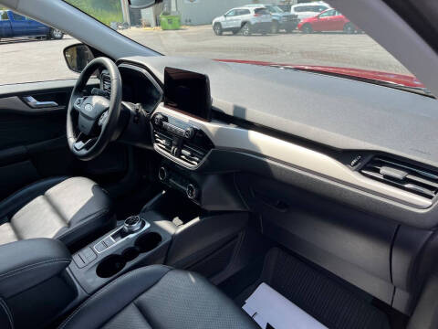 2022 Ford Escape Titanium