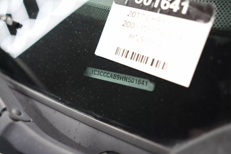 2017 Chrysler 200 Limited Platinum