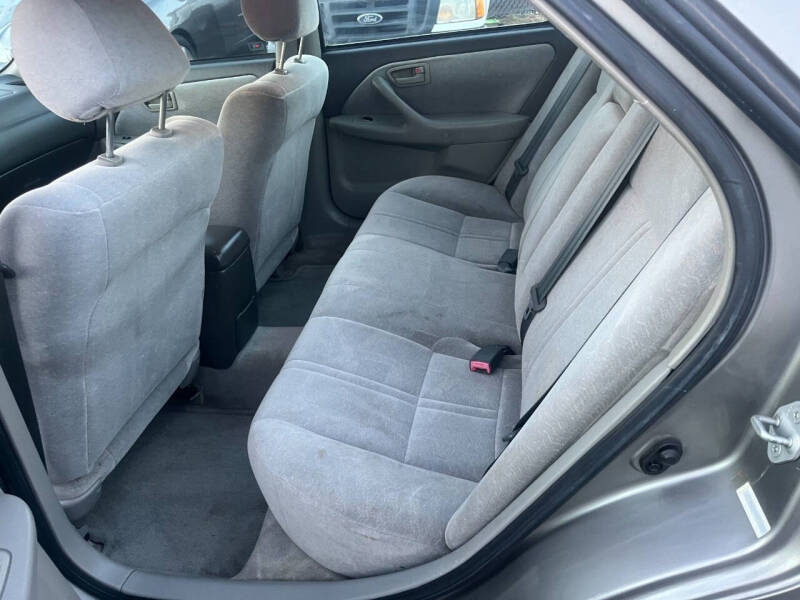 1998 Toyota Camry LE photo 17