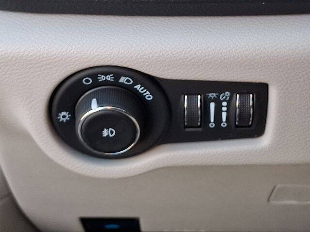 2024 Chrysler Pacifica Plug-In Hybrid Select