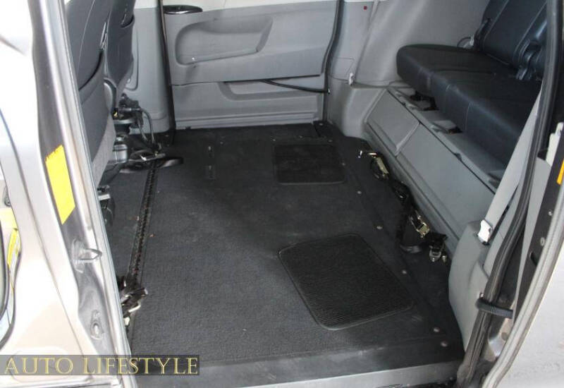 2013 Toyota Sienna SE 8-Passenger