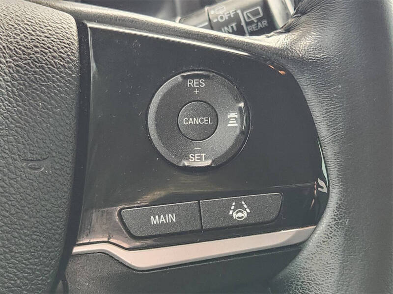 2021 Honda Pilot Touring w/Rear Captain's Chairs