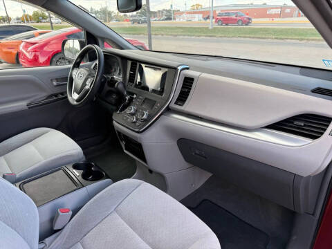 2015 Toyota Sienna LE 7-Passenger