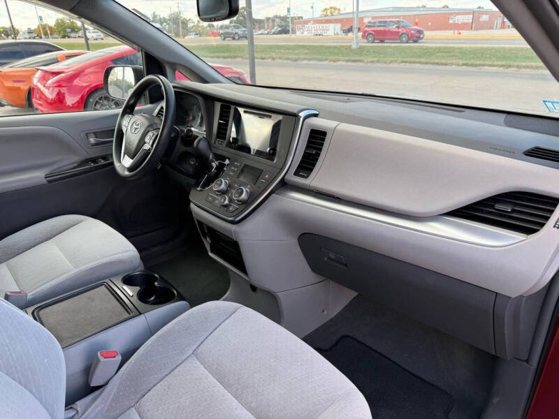 2015 Toyota Sienna LE 7-Passenger