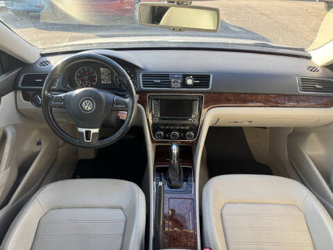 2012 Volkswagen Passat SEL