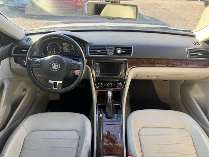 2012 Volkswagen Passat SEL