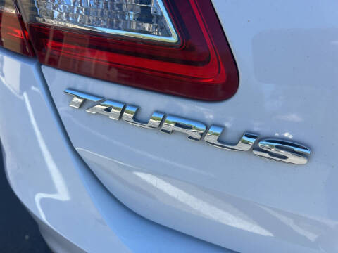 2017 Ford Taurus SEL