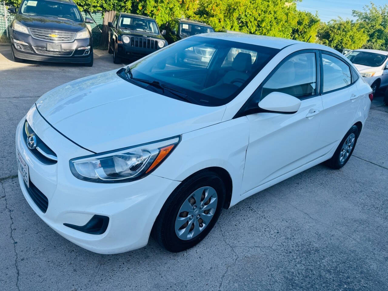 White 2017 Hyundai ACCENT SE SE 4dr Sedan 6A 1