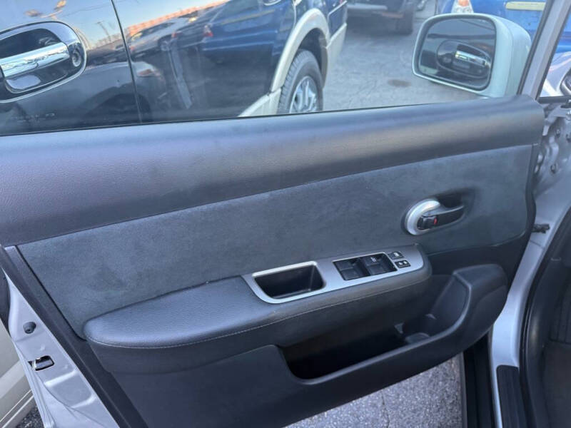 2009 Nissan Versa 1.8 S