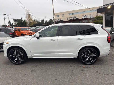 2017 Volvo XC90 T6 R-Design