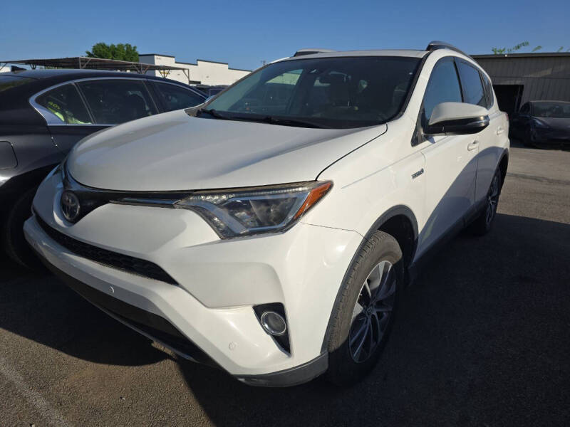 2017 Toyota RAV4 XLE's photo