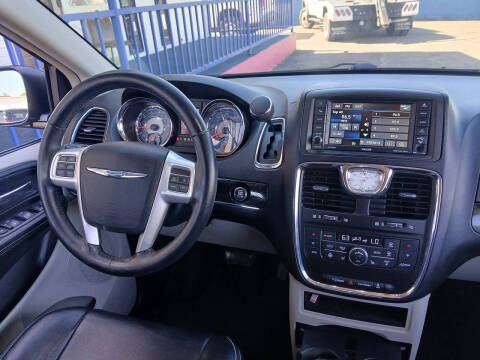 2016 Chrysler Town and Country Touring