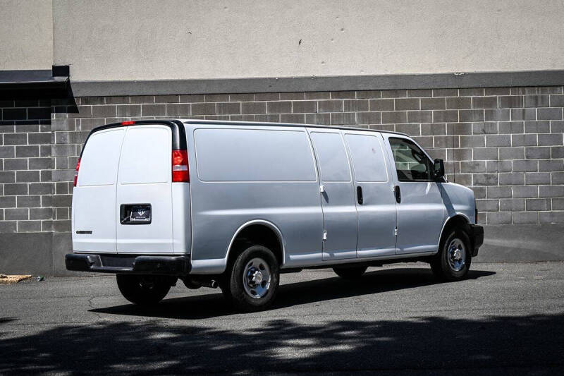 2024 Chevrolet Express 2500