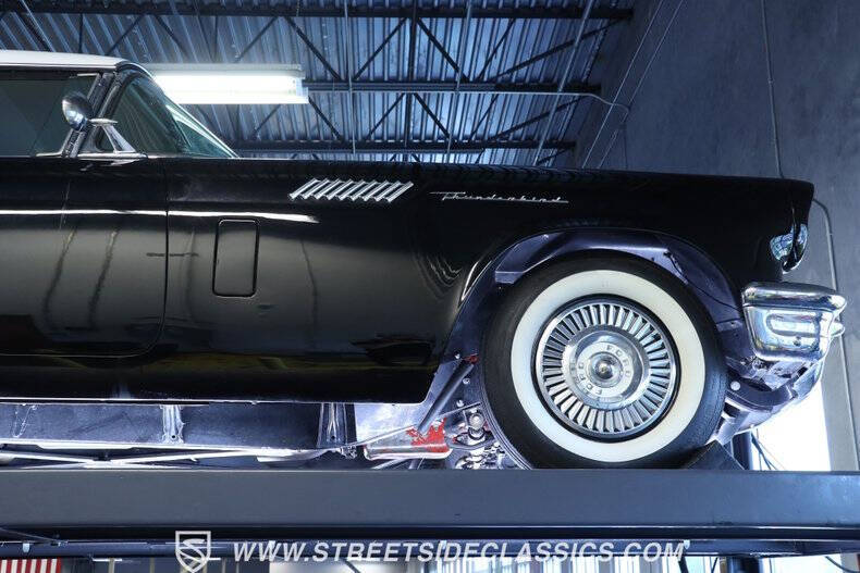 1957 Ford Thunderbird