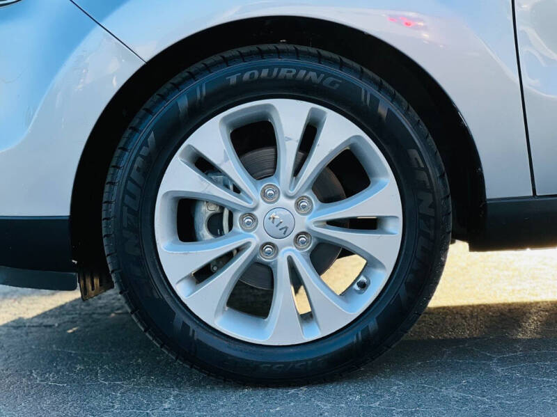 2016 Kia Soul +