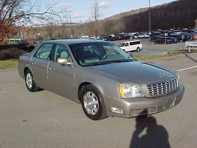 Tan 2004 Cadillac DeVille Base 4dr Sedan 27