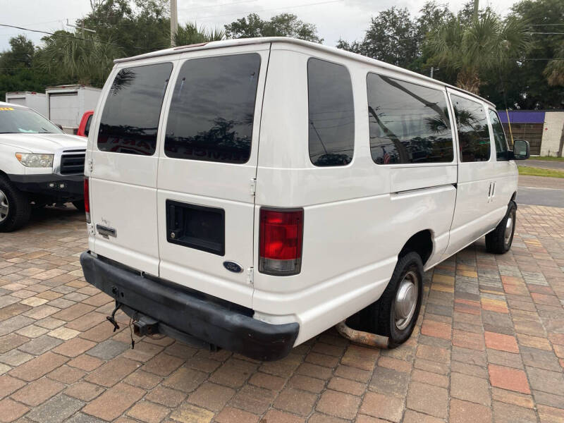 2006 Ford Econoline Wagon XL photo 8