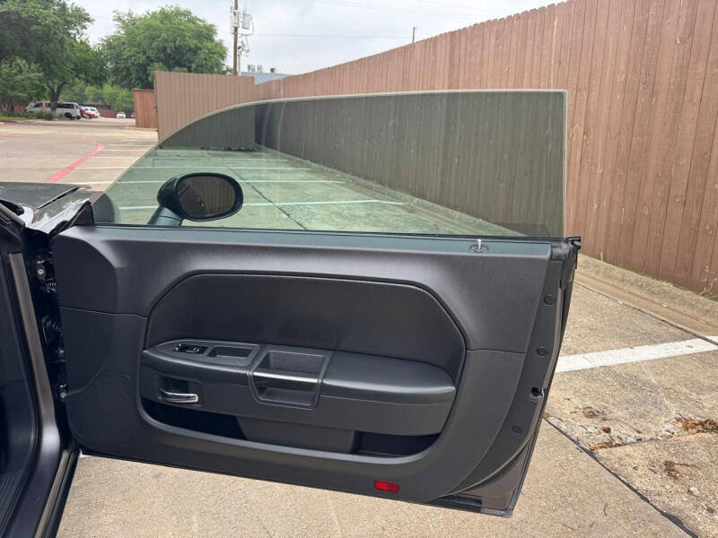 2014 Dodge Challenger SXT Plus
