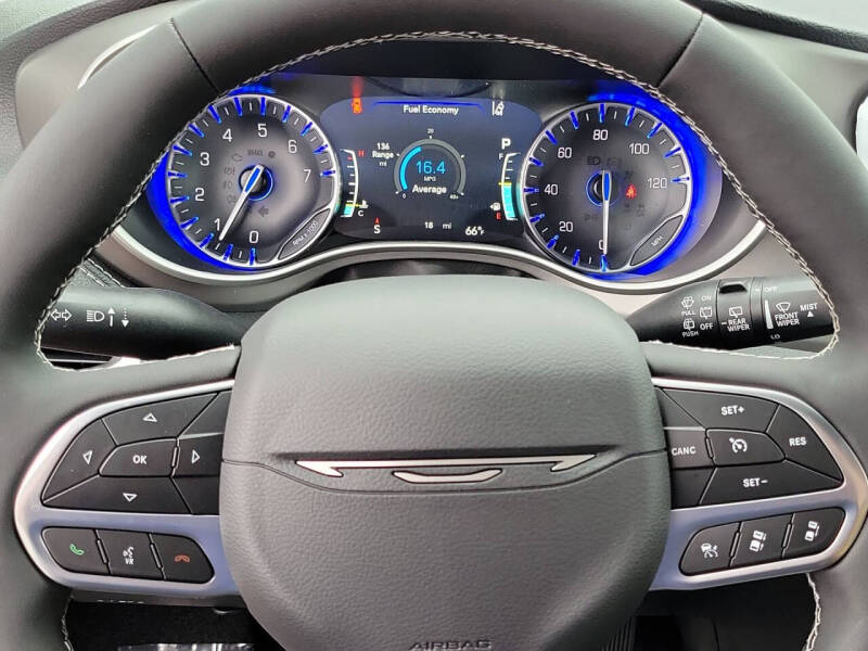 2027 Chrysler Pacifica Select