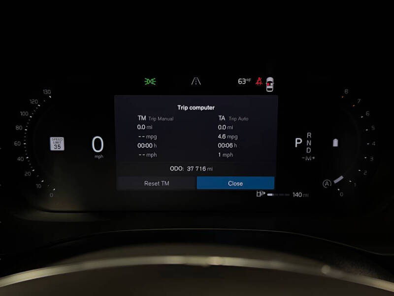 2024 Volvo XC60 B5 Core Dark Theme