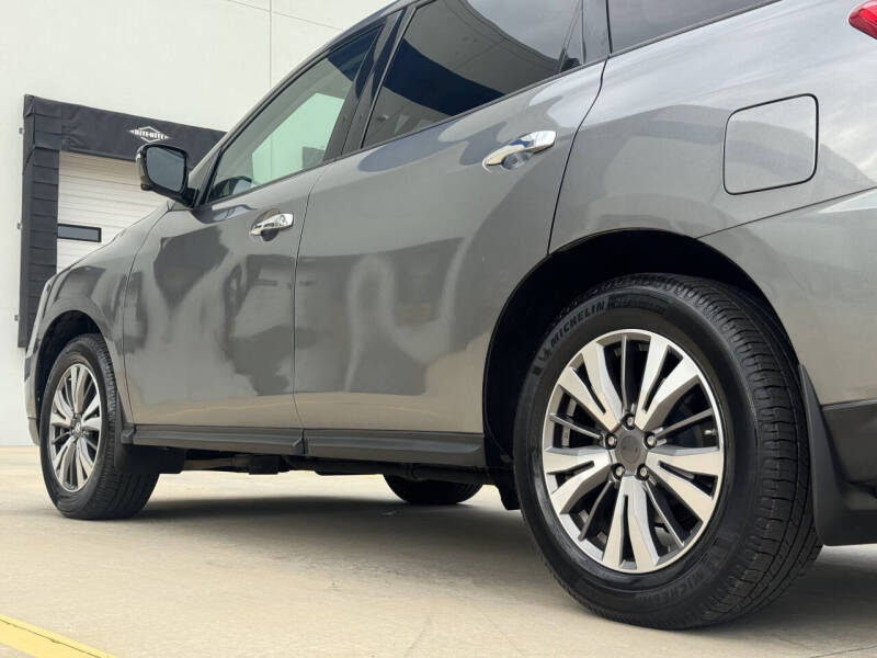 2017 Nissan Pathfinder SL