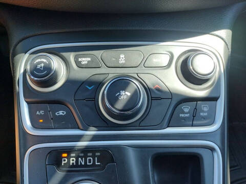 2016 Chrysler 200 LX