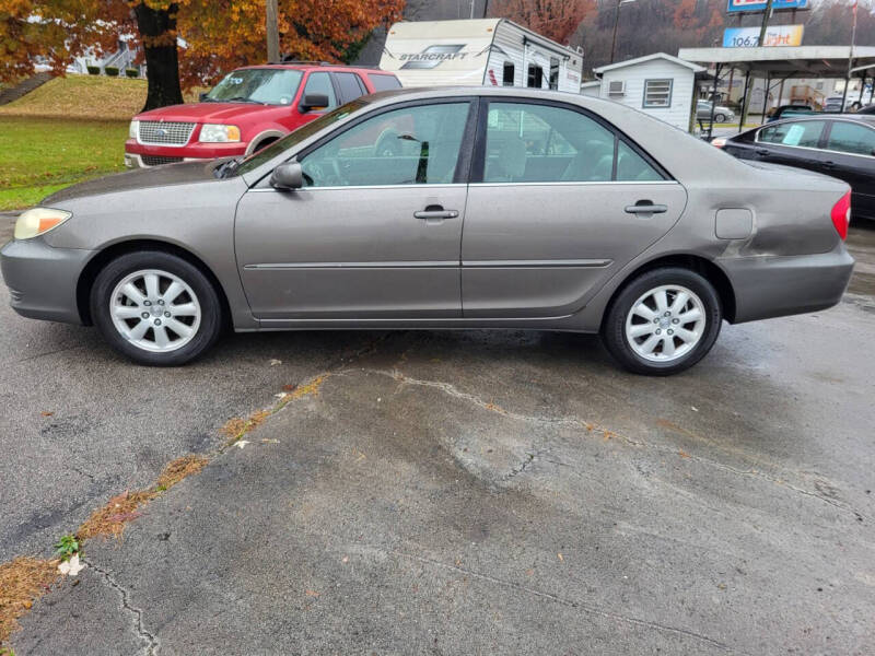 2002 Toyota Camry SE's photo