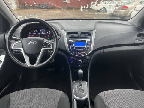 2013 Hyundai Accent GS