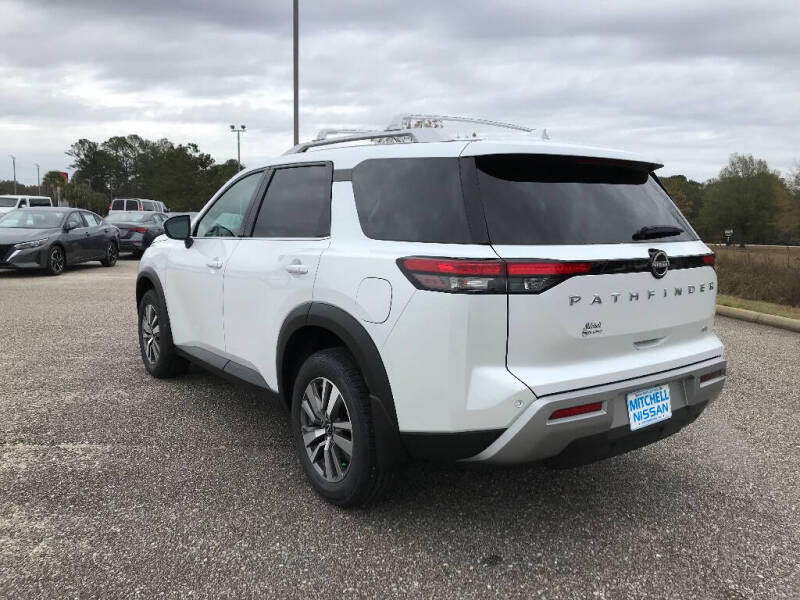 2025 Nissan Pathfinder SL