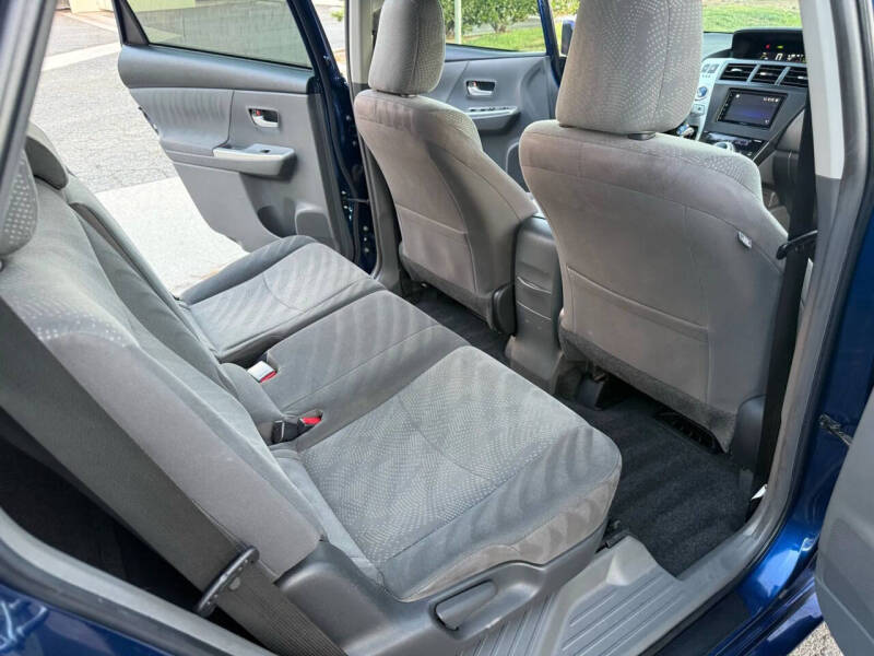 2013 Toyota Prius v Three