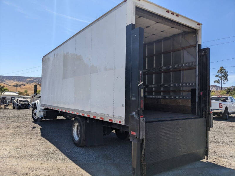 2018 Freightliner M2 106