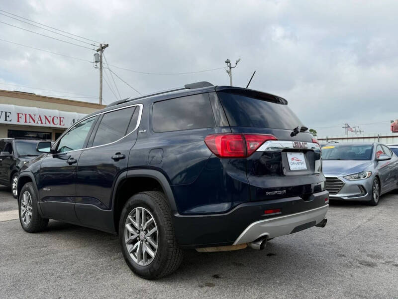 2017 GMC Acadia SLE-2