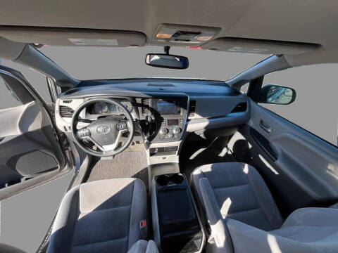 2017 Toyota Sienna LE 8-Passenger