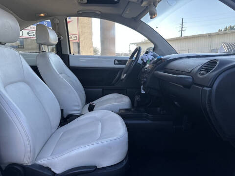 2008 Volkswagen New Beetle Triple White