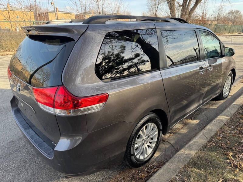 2013 Toyota Sienna XLE photo 7