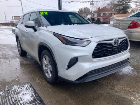 2022 Toyota Highlander for sale at Bizzarro's Championship Auto Row in Erie PA