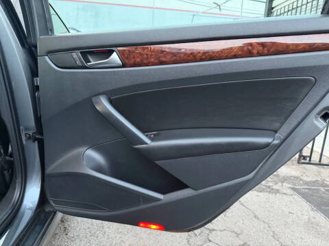 2012 Volkswagen Passat V6 SEL Premium