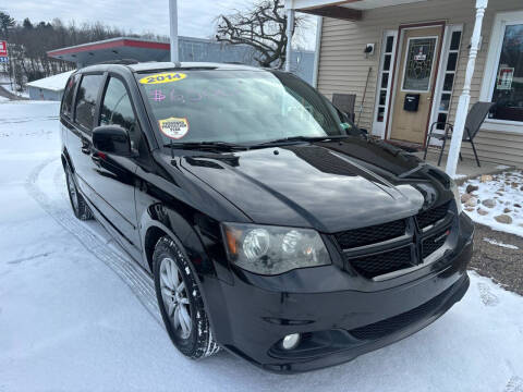 2014 Dodge Grand Caravan for sale at G & G Auto Sales in Steubenville OH