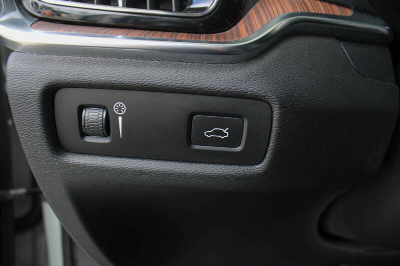 2020 Volvo V60 T5 Momentum