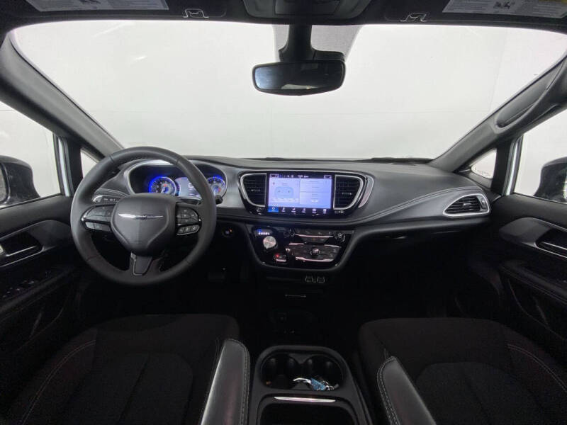 2024 Chrysler Pacifica Touring