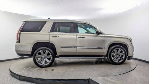 2016 Cadillac Escalade Luxury Collection