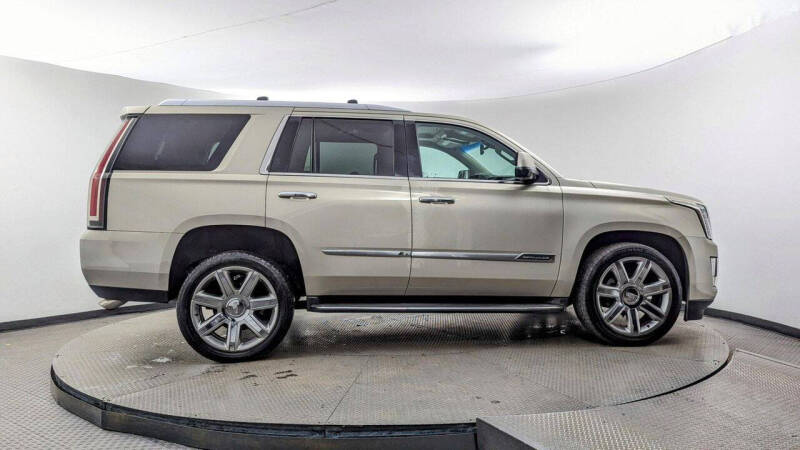 2016 Cadillac Escalade Luxury Collection