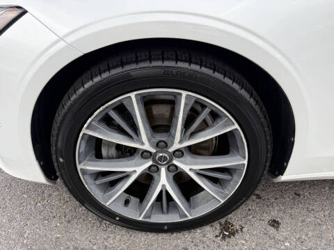 2017 Volvo S90 T6 Momentum