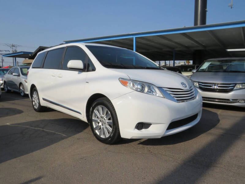 2017 Toyota Sienna LE 7-Passenger