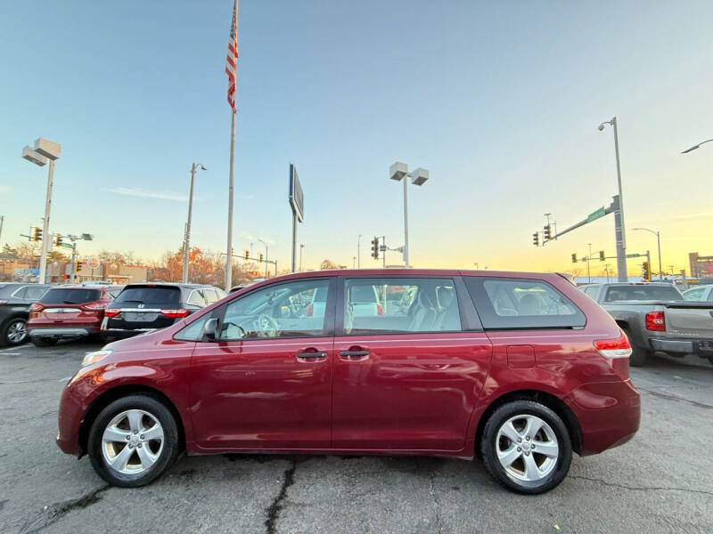 2011 Toyota Sienna Base 7-Passenger