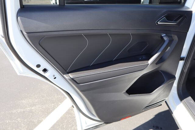 2023 Volkswagen Tiguan SE R-Line Black