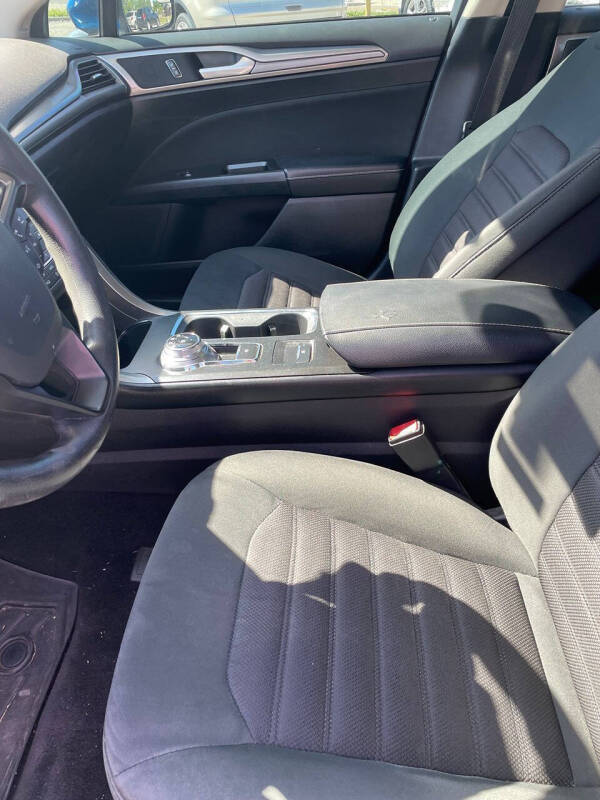 2017 Ford Fusion SE