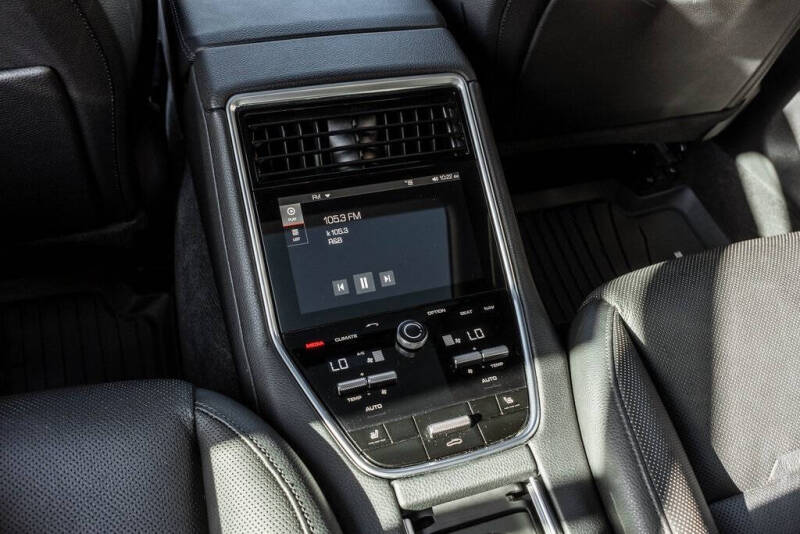 2018 Porsche Panamera 4